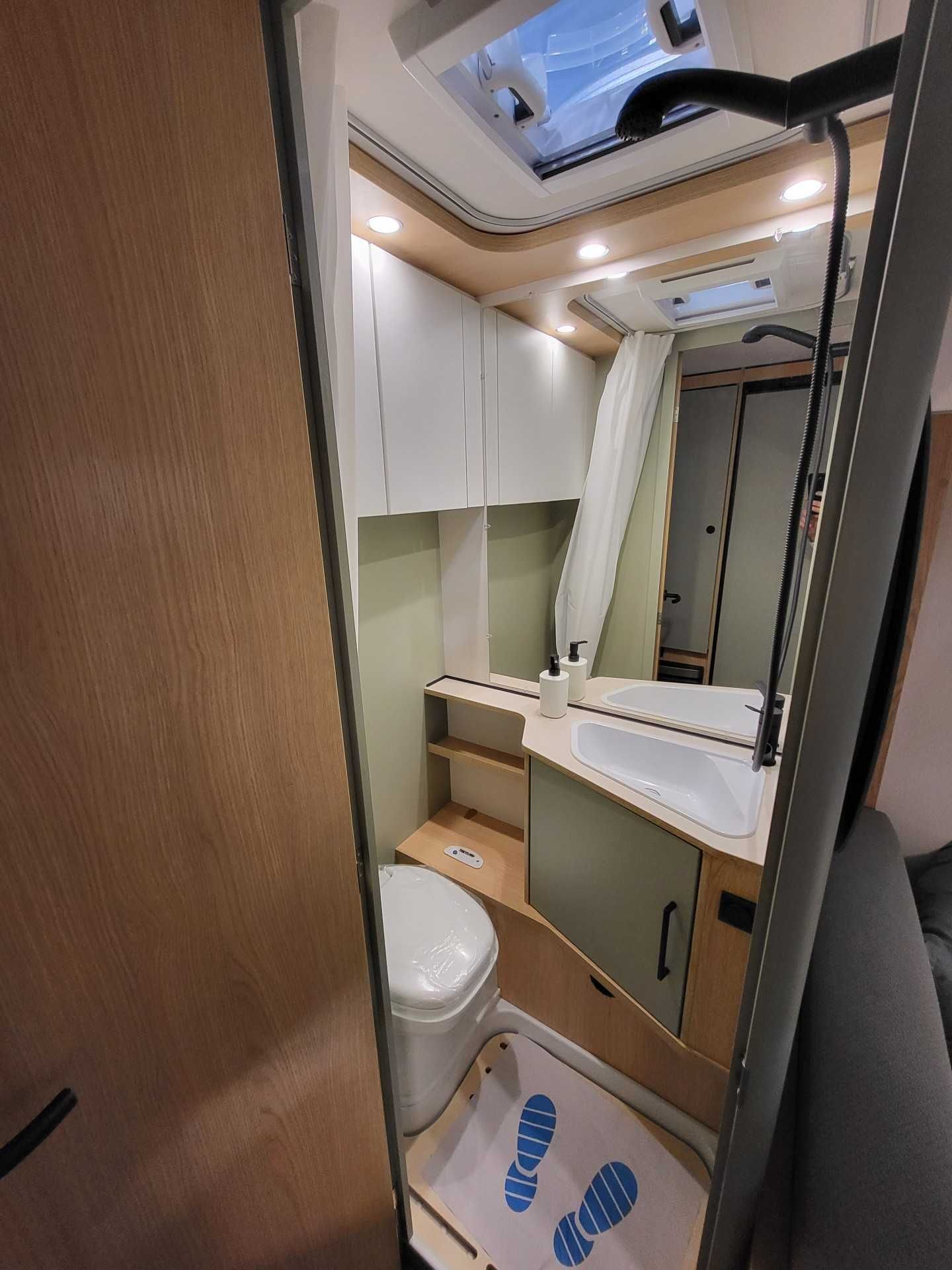 Wynajem 2025 LMC Style 490K 6os 3 piętrowe łóżka przyczepa DMC 1360 kg