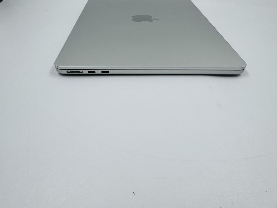 Apple Macbook Air 13.6 M2 2022 8GB RAM 256GB SSD IL6365