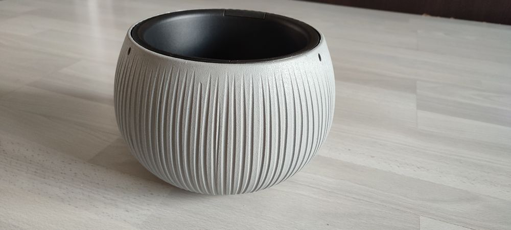 Nowa doniczka plastikowa jasnoszara BKD240-422U