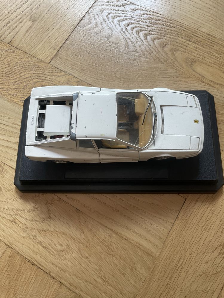 Model Ferrari Testarossa - Bburago