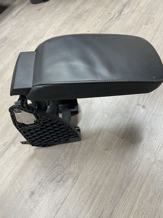 Центральный подлокотник Škoda Octavia Superb Fabia. Оригинал