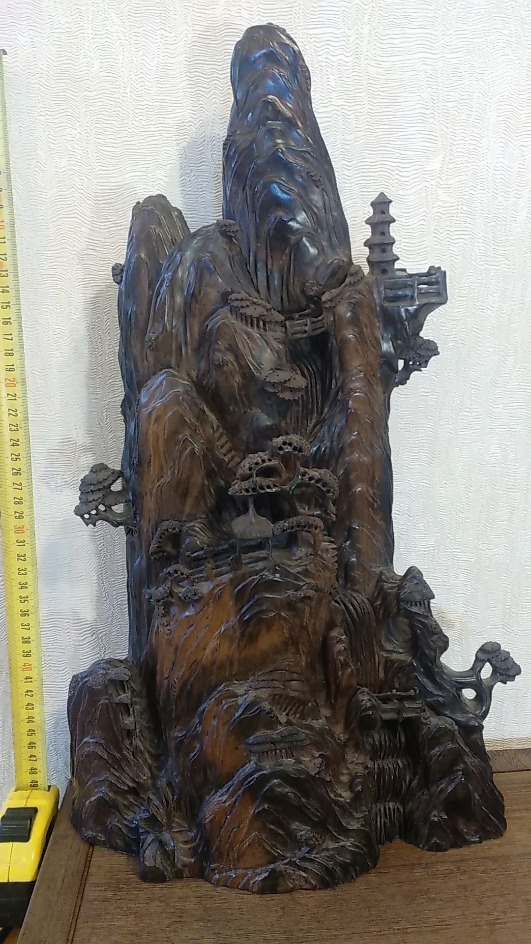 Китайские статуэтки из дерева