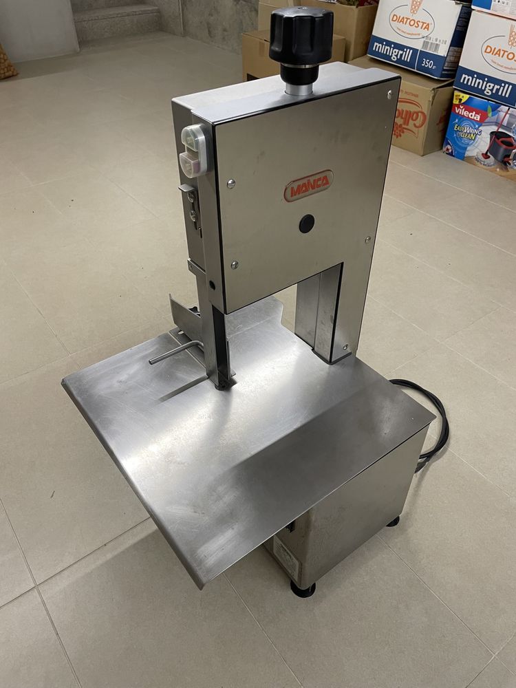 Máquina de cortar carne/peixe Mainca BM-1800 Monofásica