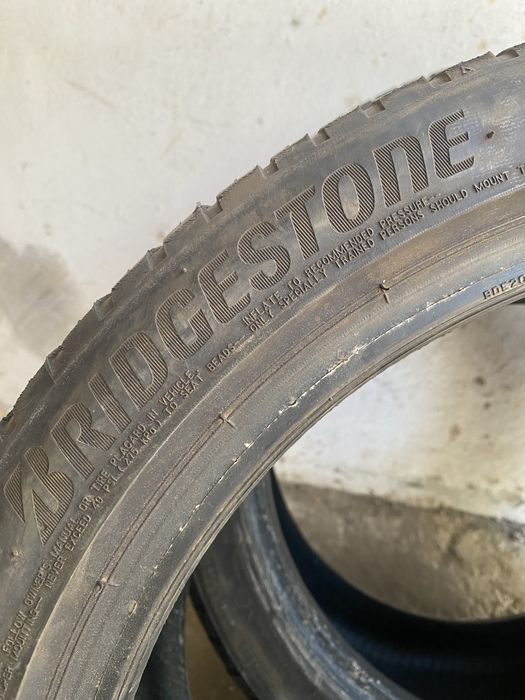 Bridgestone 245/40 R18 97 Y