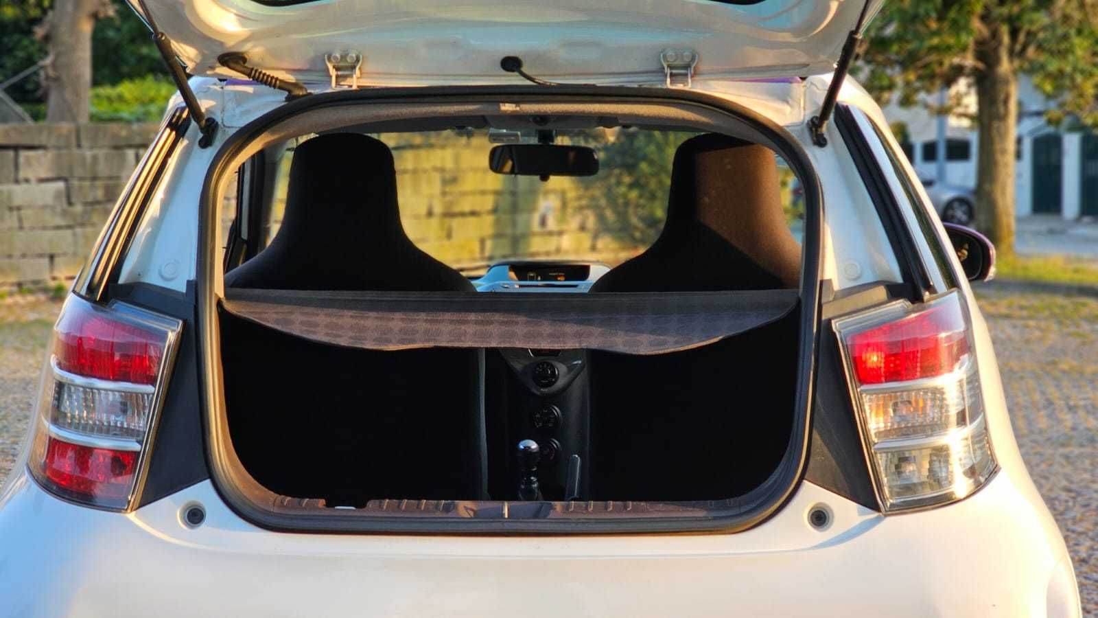 Toyota iQ 1.0 VVT-i (2010)