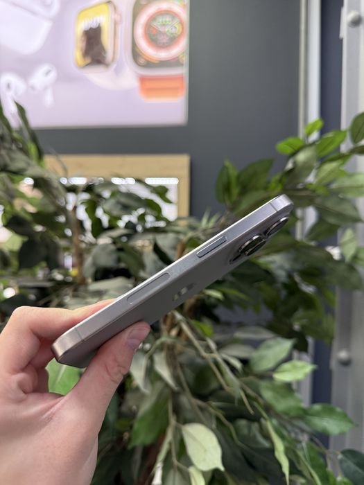iPhone 15 Pro 256GB Natural Titanium