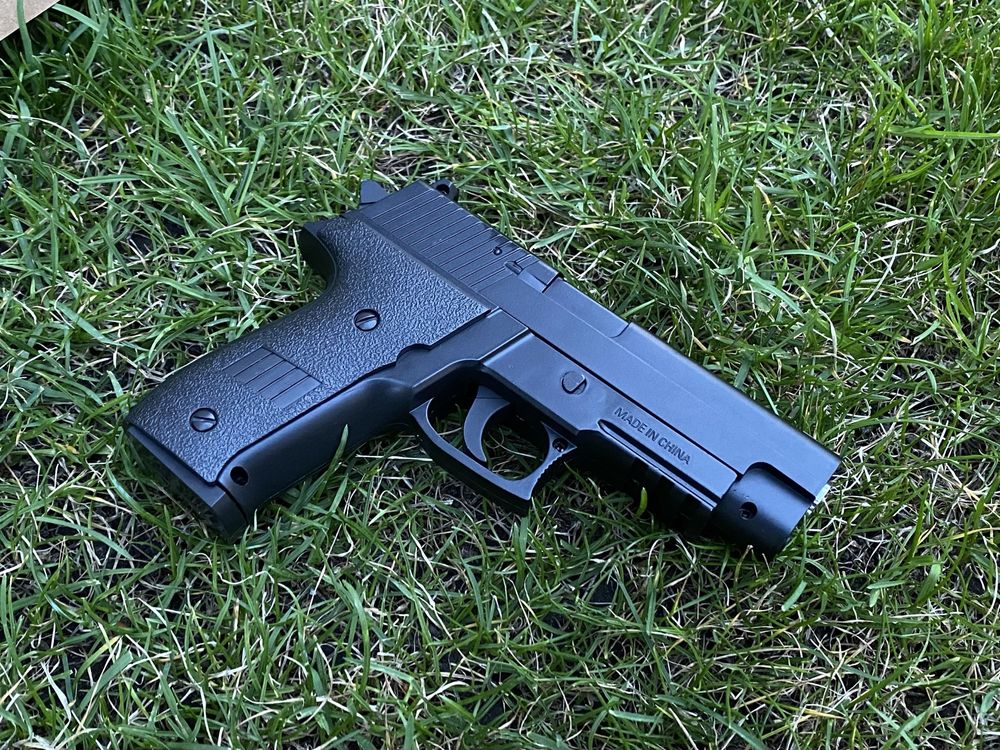 Sig Sauer PRO - іграшковий металевий пістолет