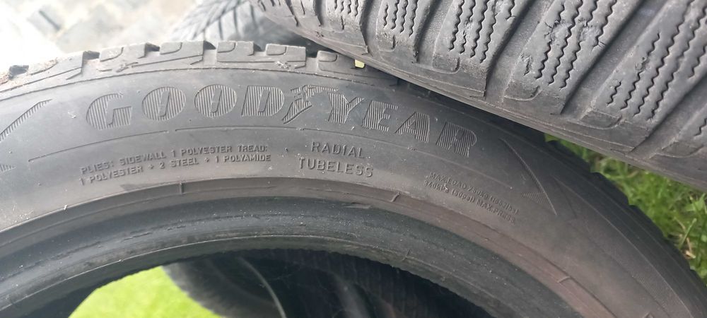 Opony zimowe Goodyear 225/50 R 17  7 mm
