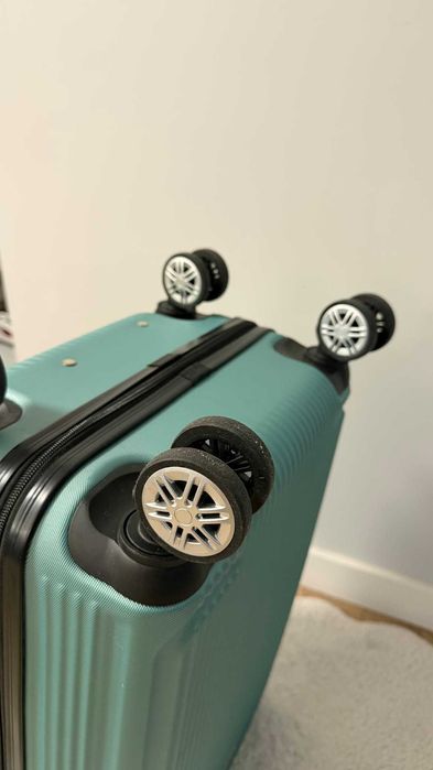 Walizka podróżna na kółkach z OCHNIK - okazyjna cena