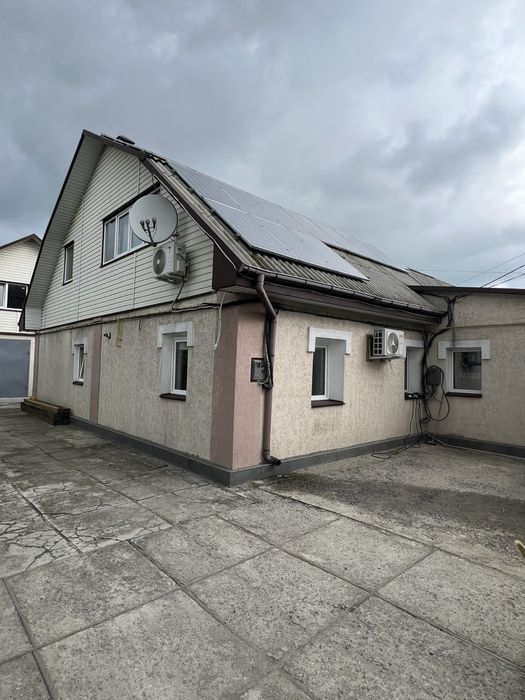 Продаж частини будинку на Крошні. 120 м2, 7 соток. Торг.