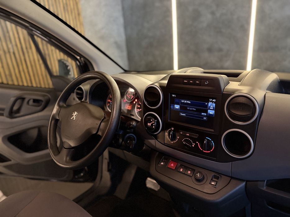 Peugeot Partner 1.6D 100cv Auto - IVA DEDUTÍVEL - 3 lugares