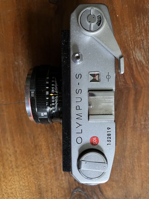 Analogowy Olympus S z futerałem