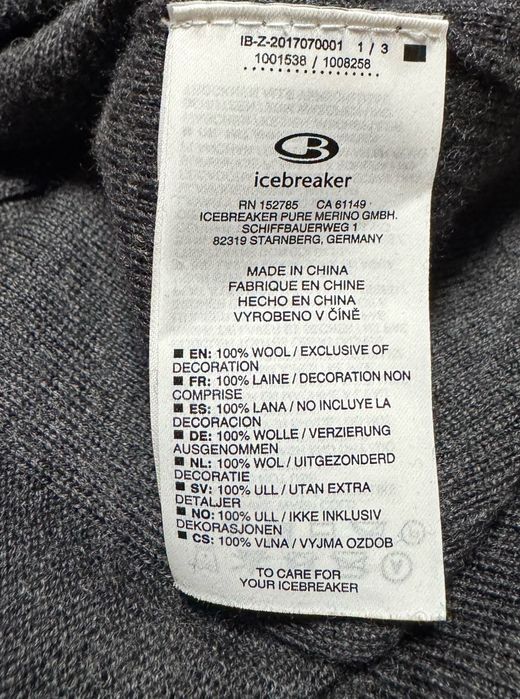 Тонкий шерстяной свитер Icebreaker.