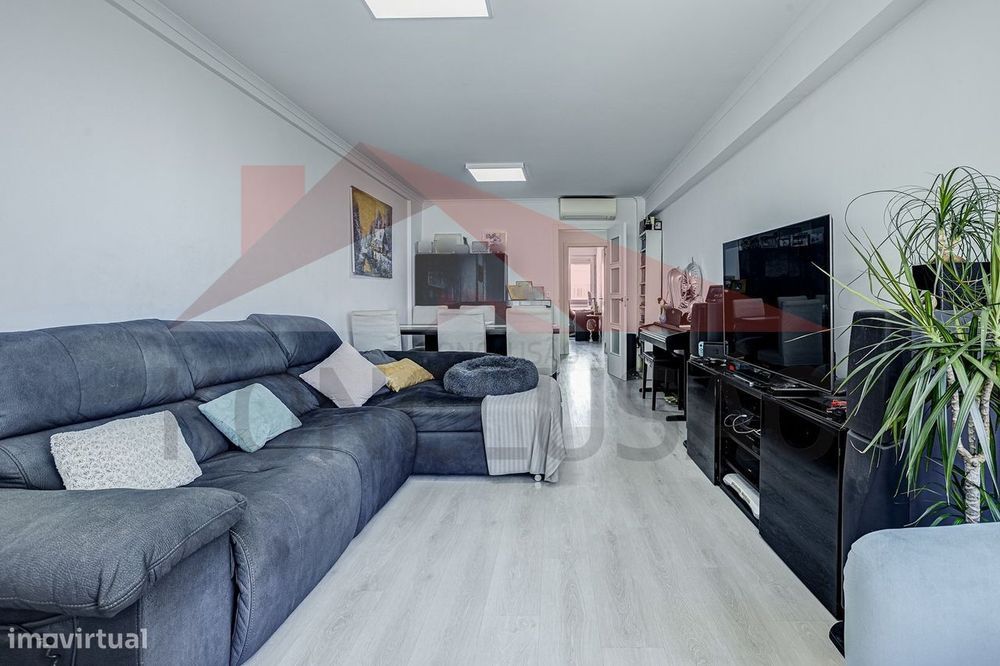 * Apartamento T4 Remodelado na Portela - Oportunidade Única! *