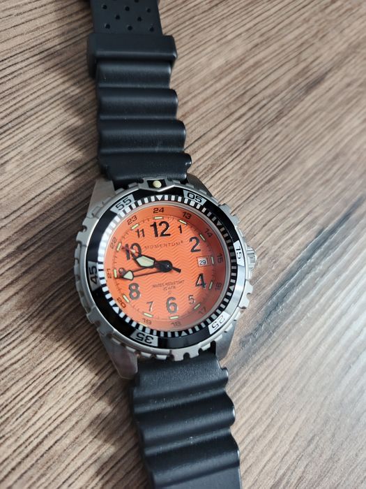 Zegarek Momentum Diver 200m Orange Kanadyjski micro brand