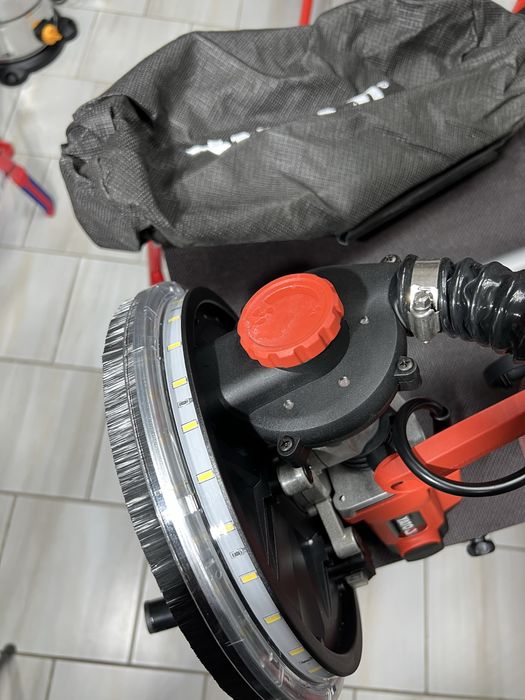 Шлифмашина для стен и потолков Жираф Yato YT-82355 с пылеудалением