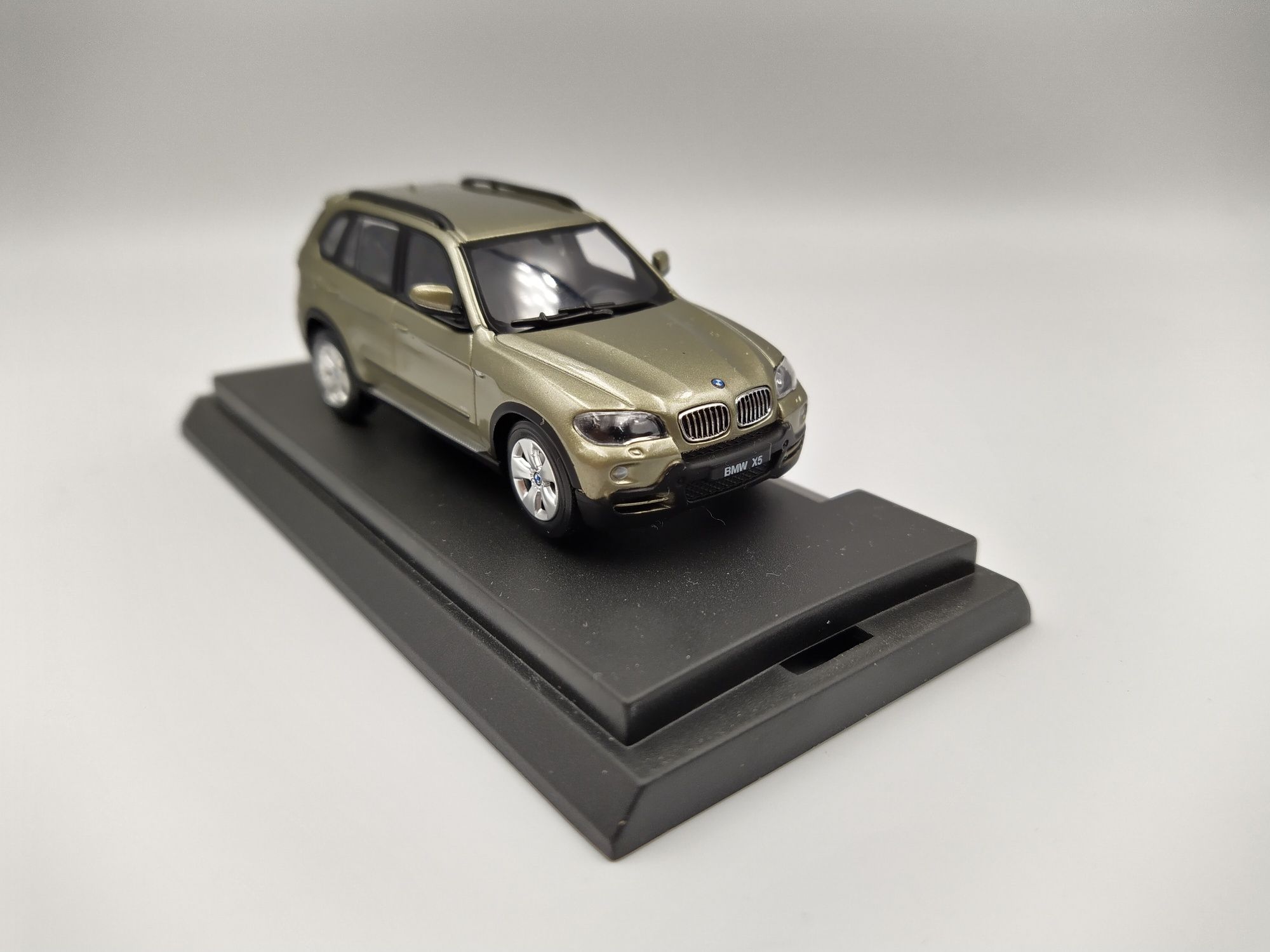 BMW X5 E70 Absolute Hot Skala 1:64