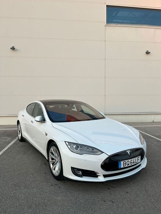 Tesla Model S Standard