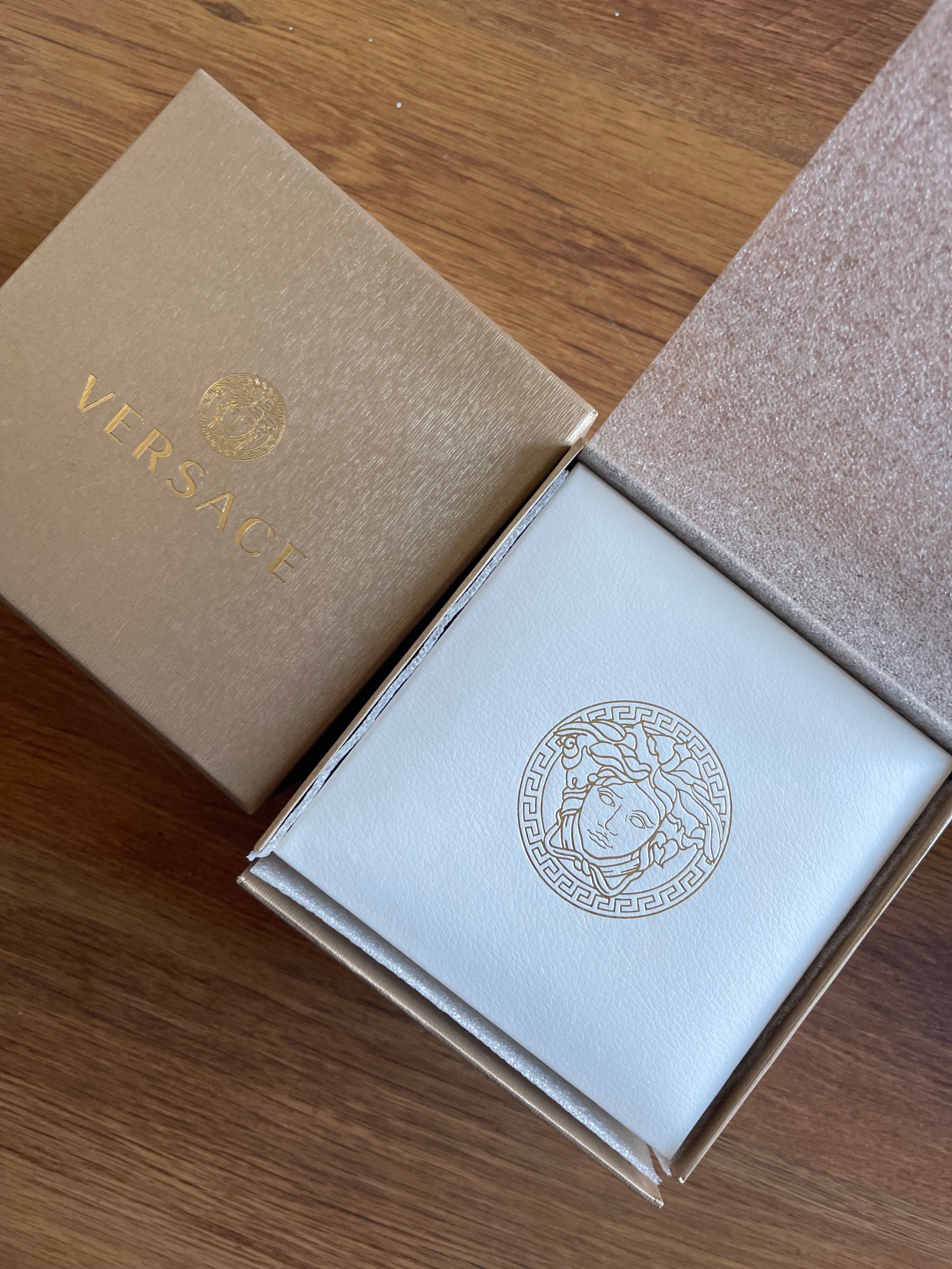 Zegarek Versace Essential złoty czarny pasek skórzany