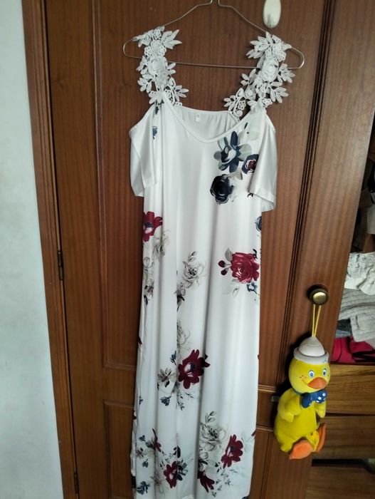 Vestido novo com flores xl