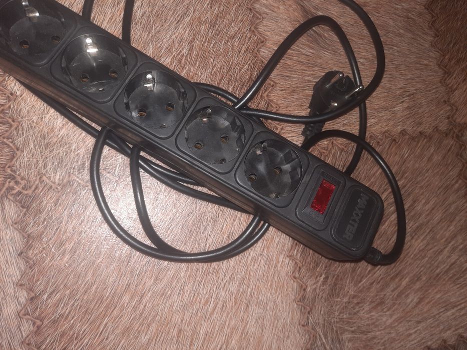 Продам удленитель для подключения компьютера.