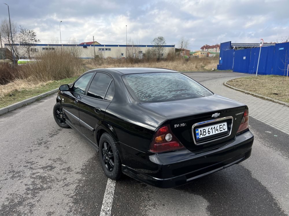 Продаю автомобіль Chevrolet Evanda