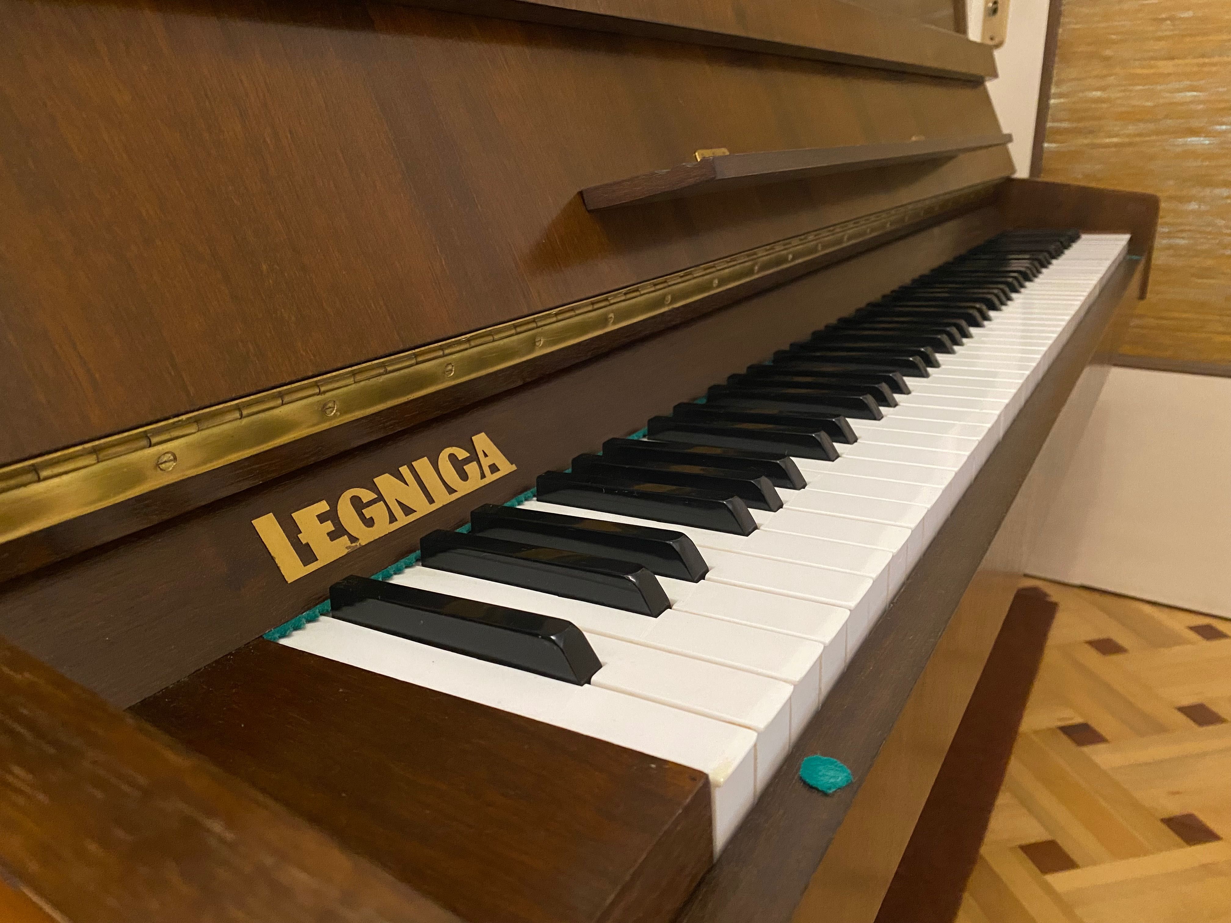 1987 Pianino ,,Legnica” Model: 100A