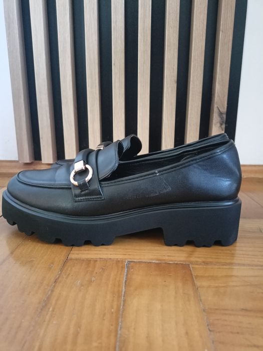 Czarne mokasyny na platformie jak nowe