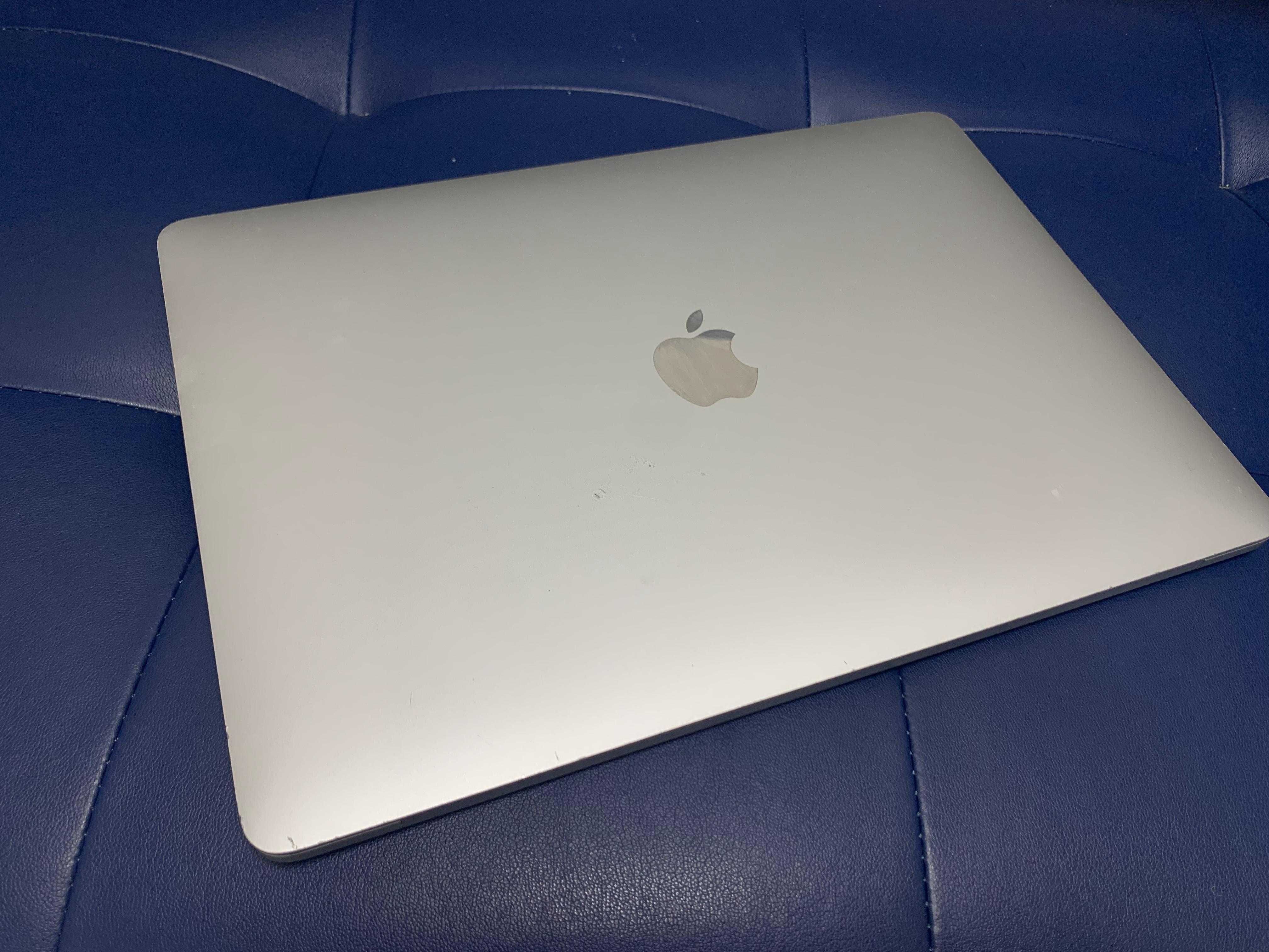 Macbook A1706 на запчастини