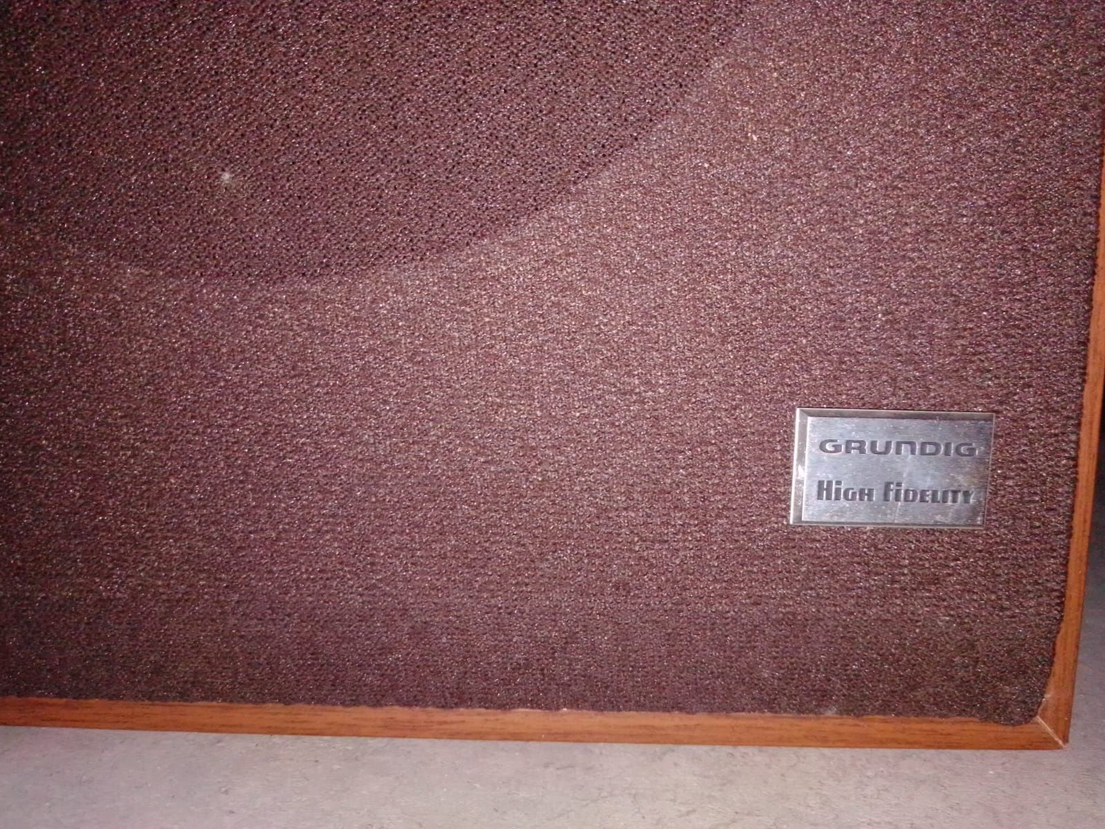 Aparelhagem antiga Grundig com colunas