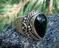 pierścień z czarnym kamieniem, pierścionek