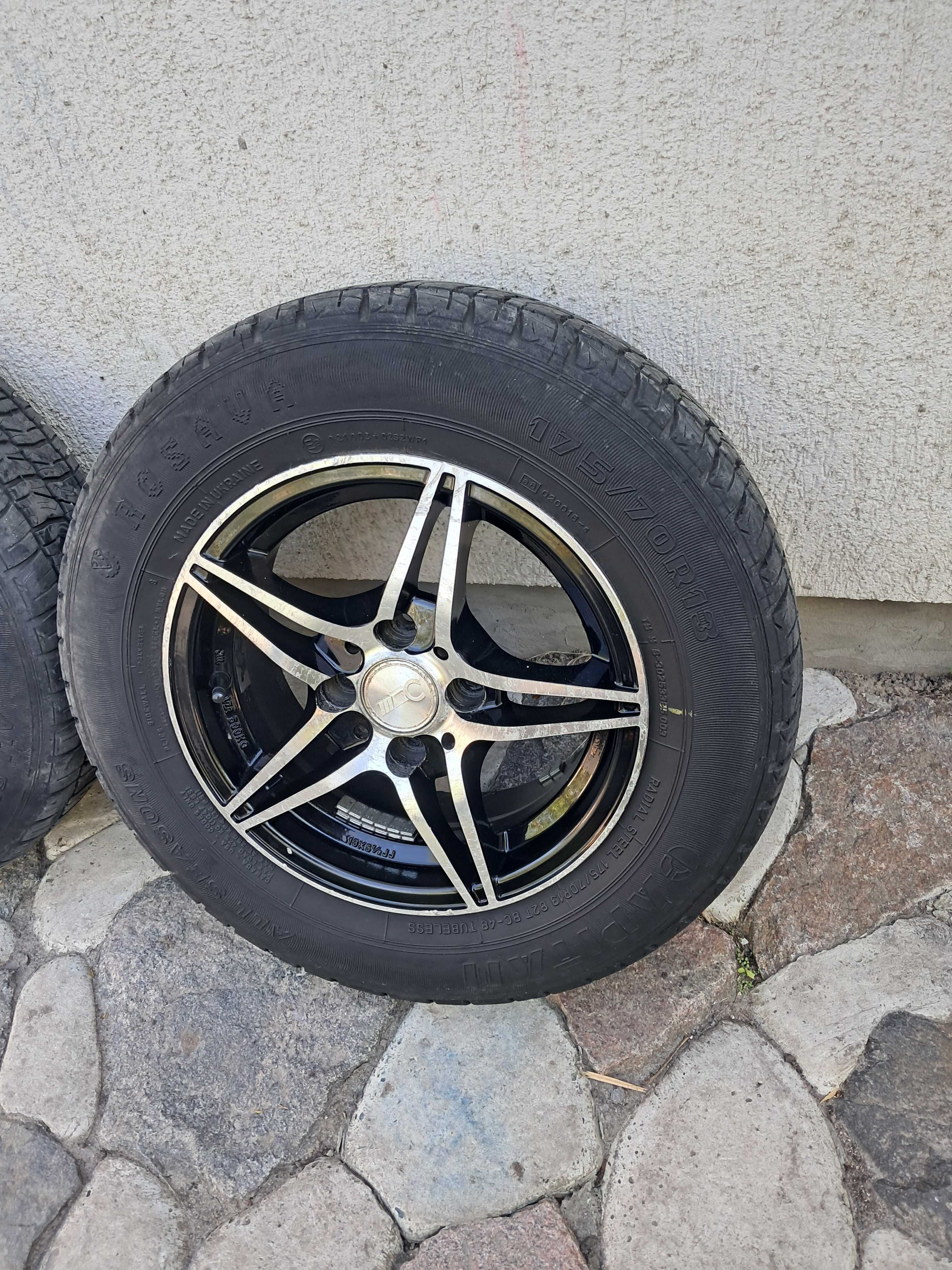 Диски з резиною.