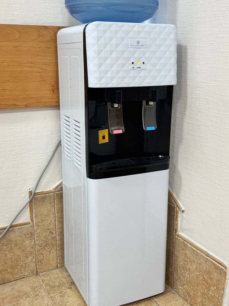 Продам кулер для води з нагрівом