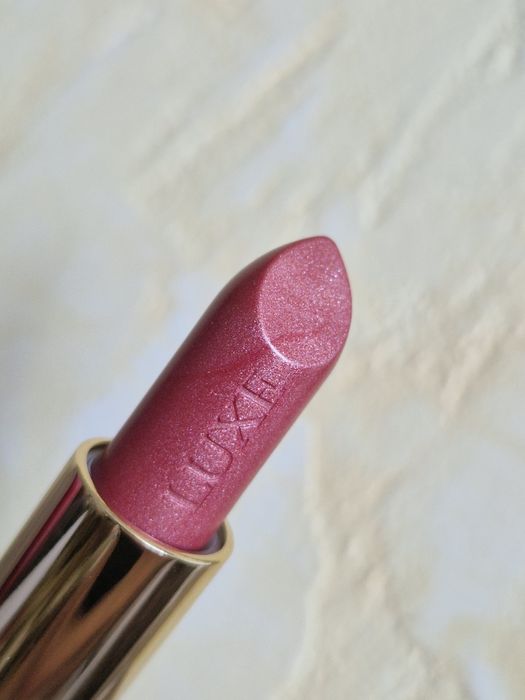 Помада Luxe , свіженька