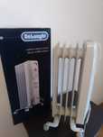 Grzejnik olejowy De'Longhi KH770510M termostat 1000w wysylka