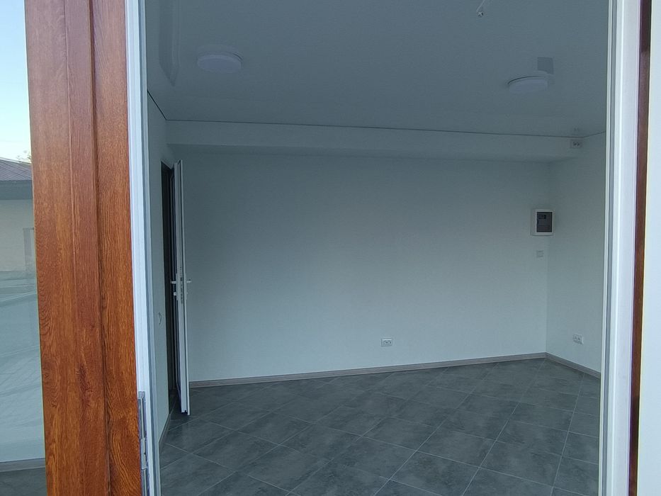 Коммерческое помещение в новом доме, 1 этаж, фасад на ул. Долгая.