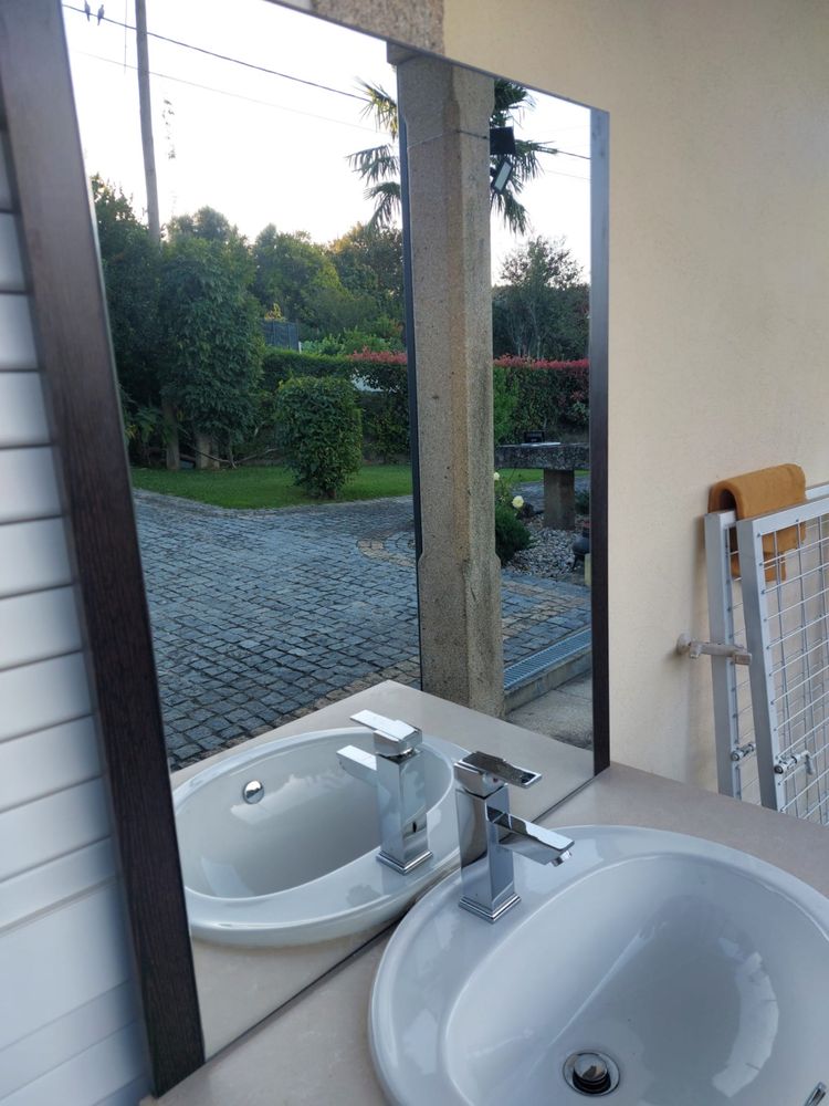 Movel de casa de banho + lavatorio com torneira + espelho