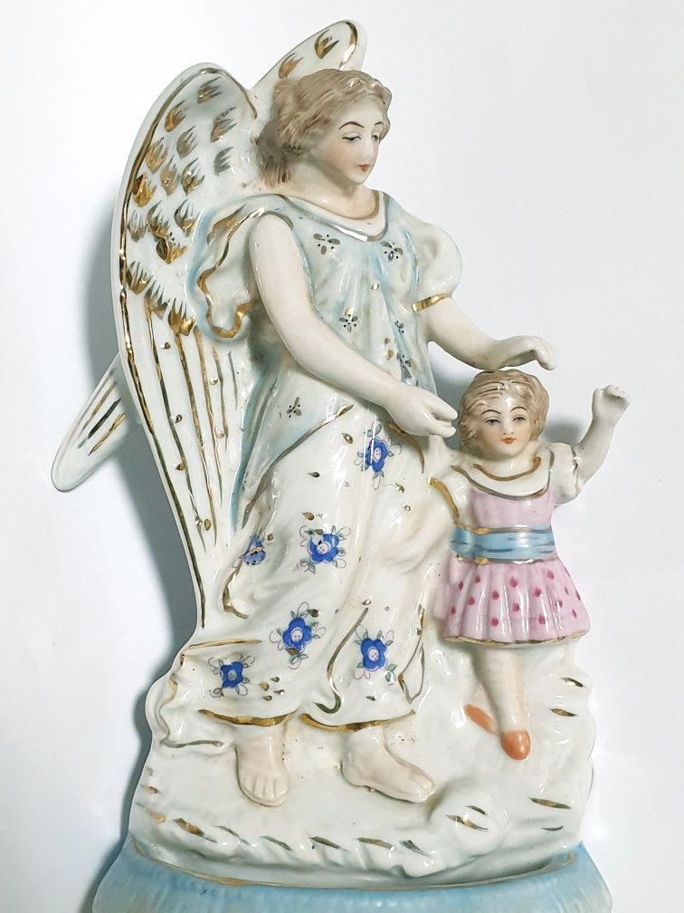 Rara antiga Pia de Agua Benta em porcelana alemã Sec. XIX