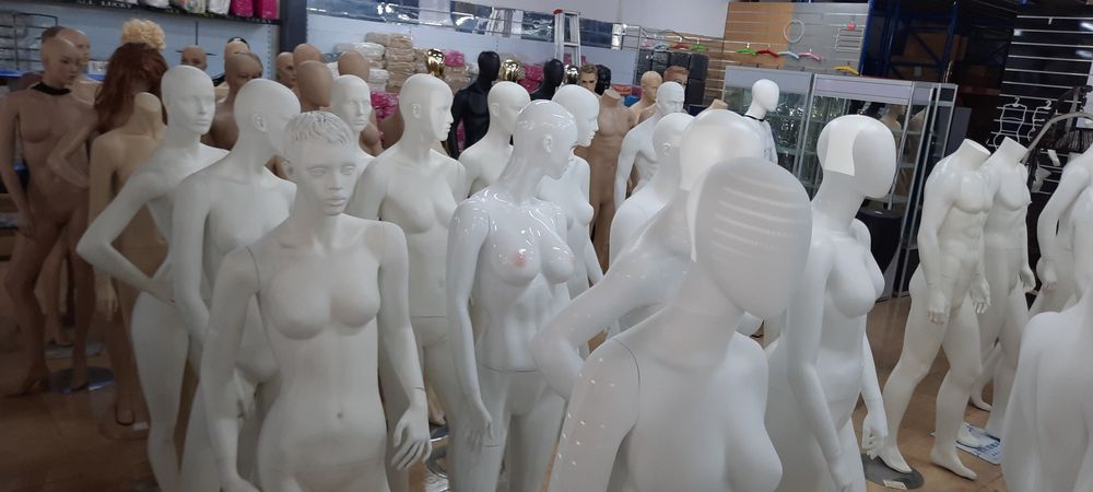 Ganchos, expositores, manequins (Novos)