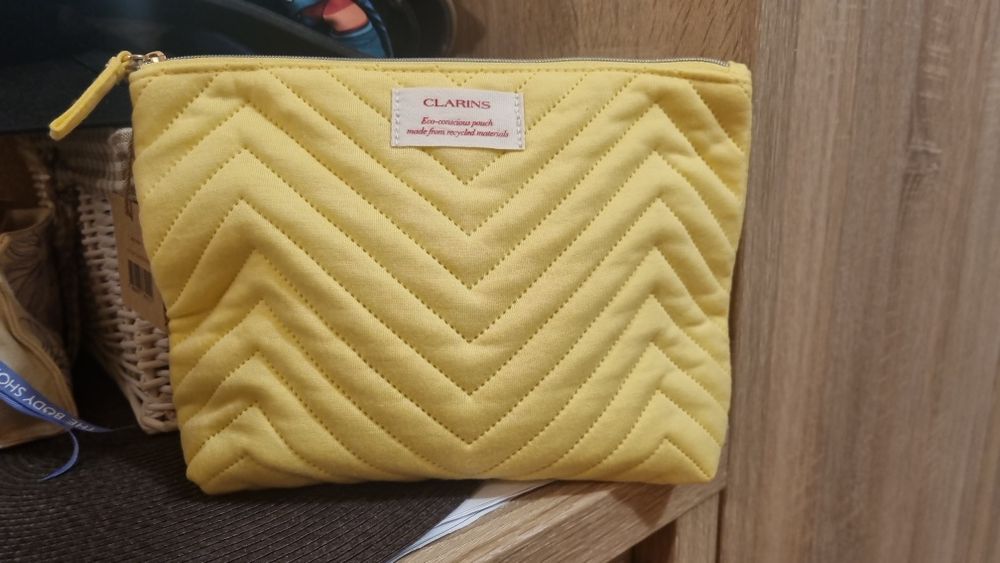 Косметичка большая Кларанс