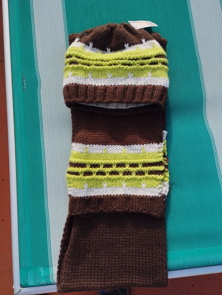 Conjunto de Gorro e cachecol. Set. Novo