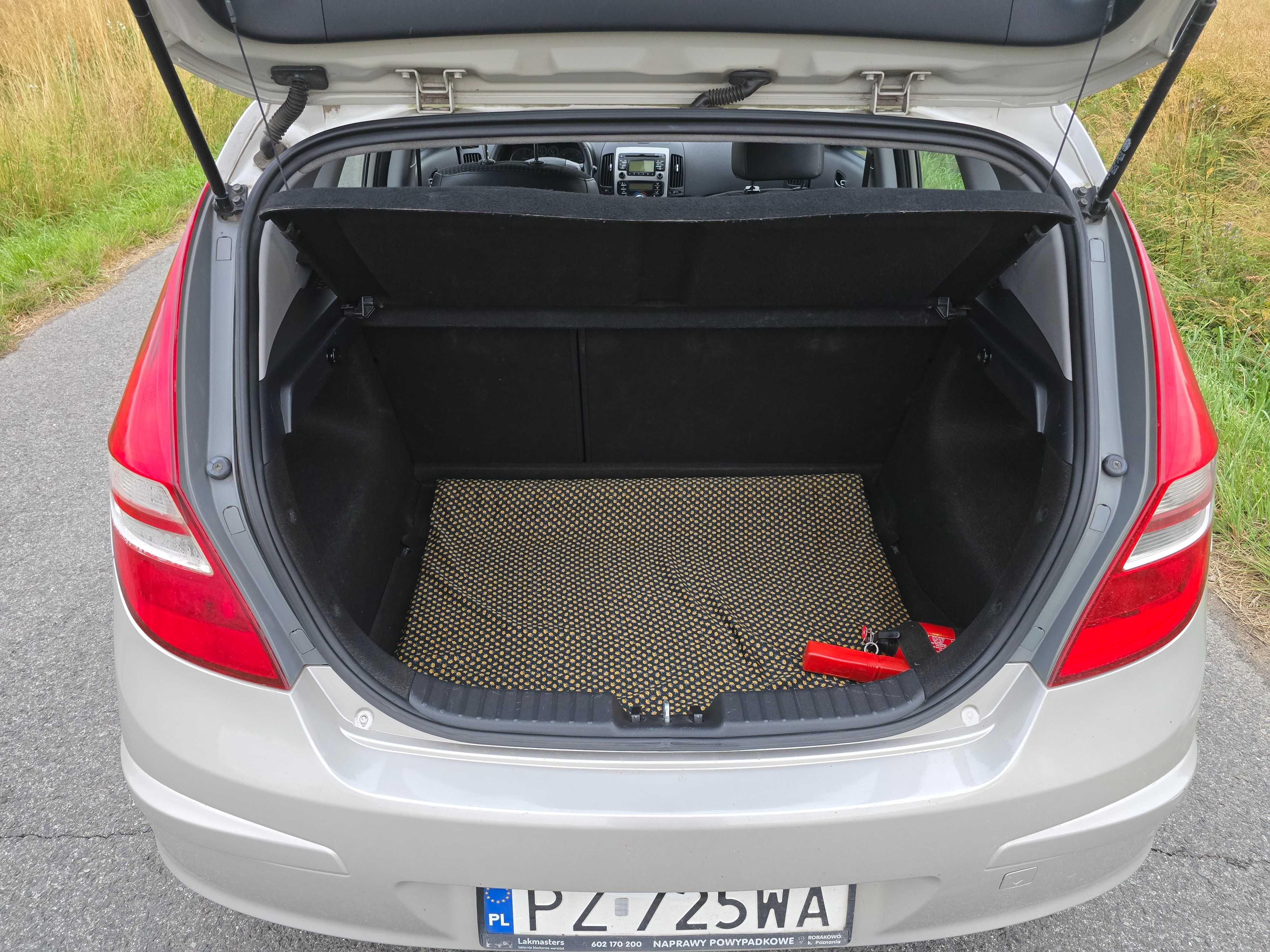 Hyundai i30 1.6 CRDi 115 KM • Beżowy • Skóra • AUTOMAT