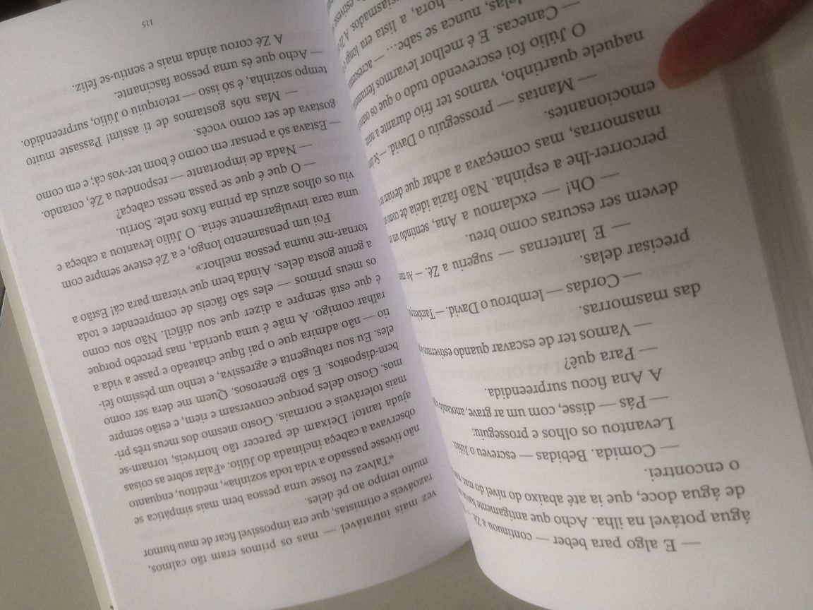 Livro " Os cinco na ilha do tesouro"