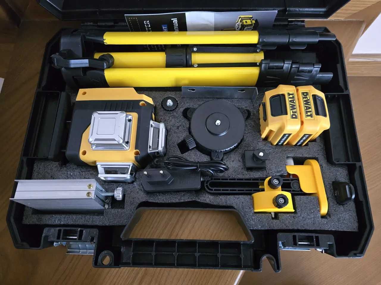 Лазерний рівень DEWALT 4D 16 ліній