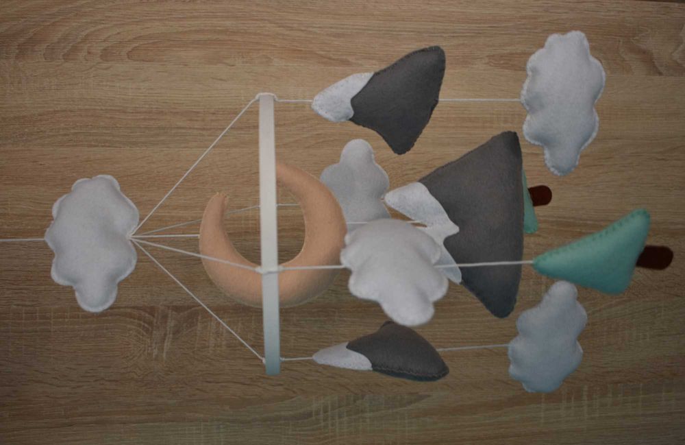 Karuzela Handmade z filcu Góry