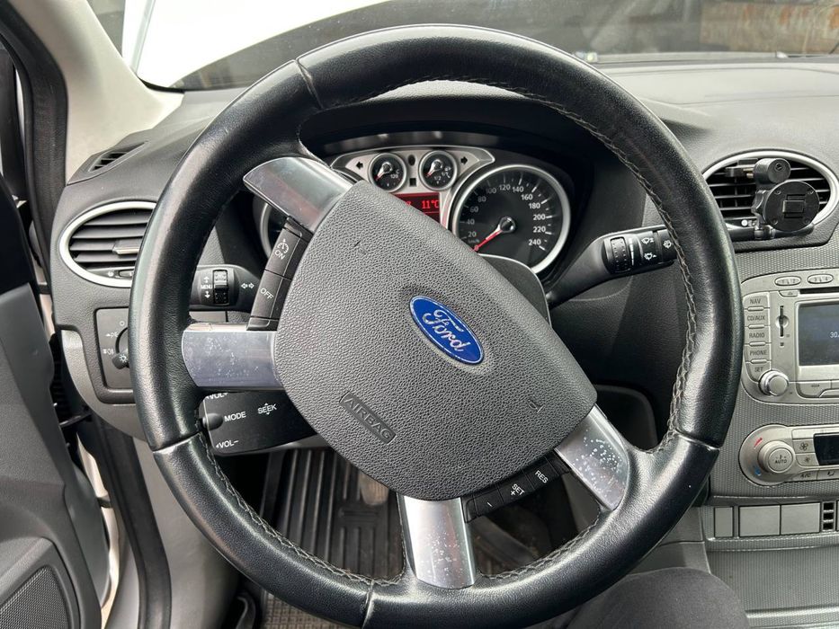 Авто  продам в гарном стані з чудовой комплектацією титаніум ..