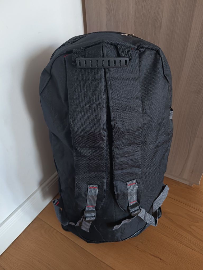 Duży plecak turystyczny, w góry, regulowany 70 L, trekkingowy, lekki