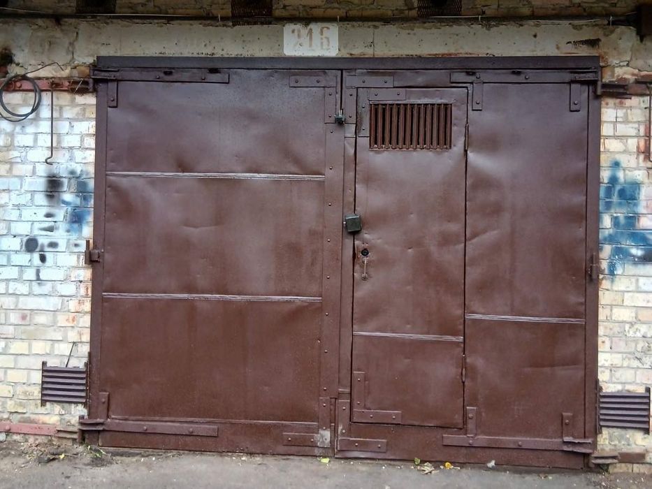 Гараж 30,4 кв. м. з підвалом