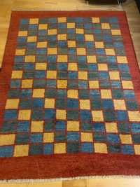 kolorowy wełniany dywan