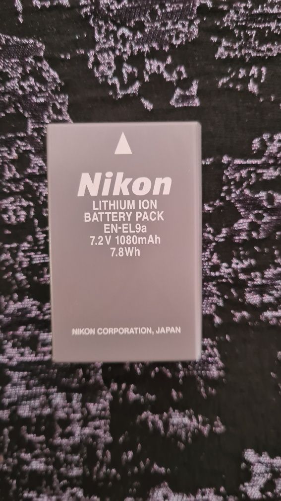 Câmara Nikon D3000 + objetiva 18-55mm f/3.5-5.6